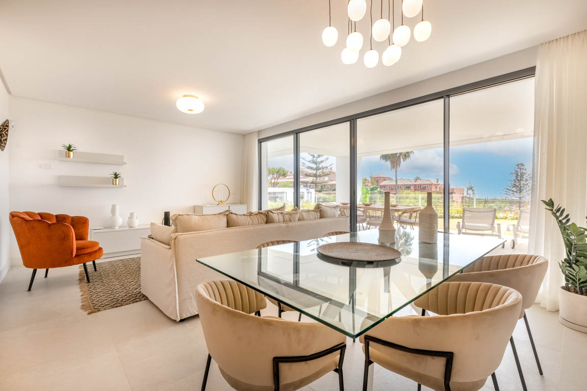 Precise under new finish with sea views and private garden with two bedrooms and two bathrooms
