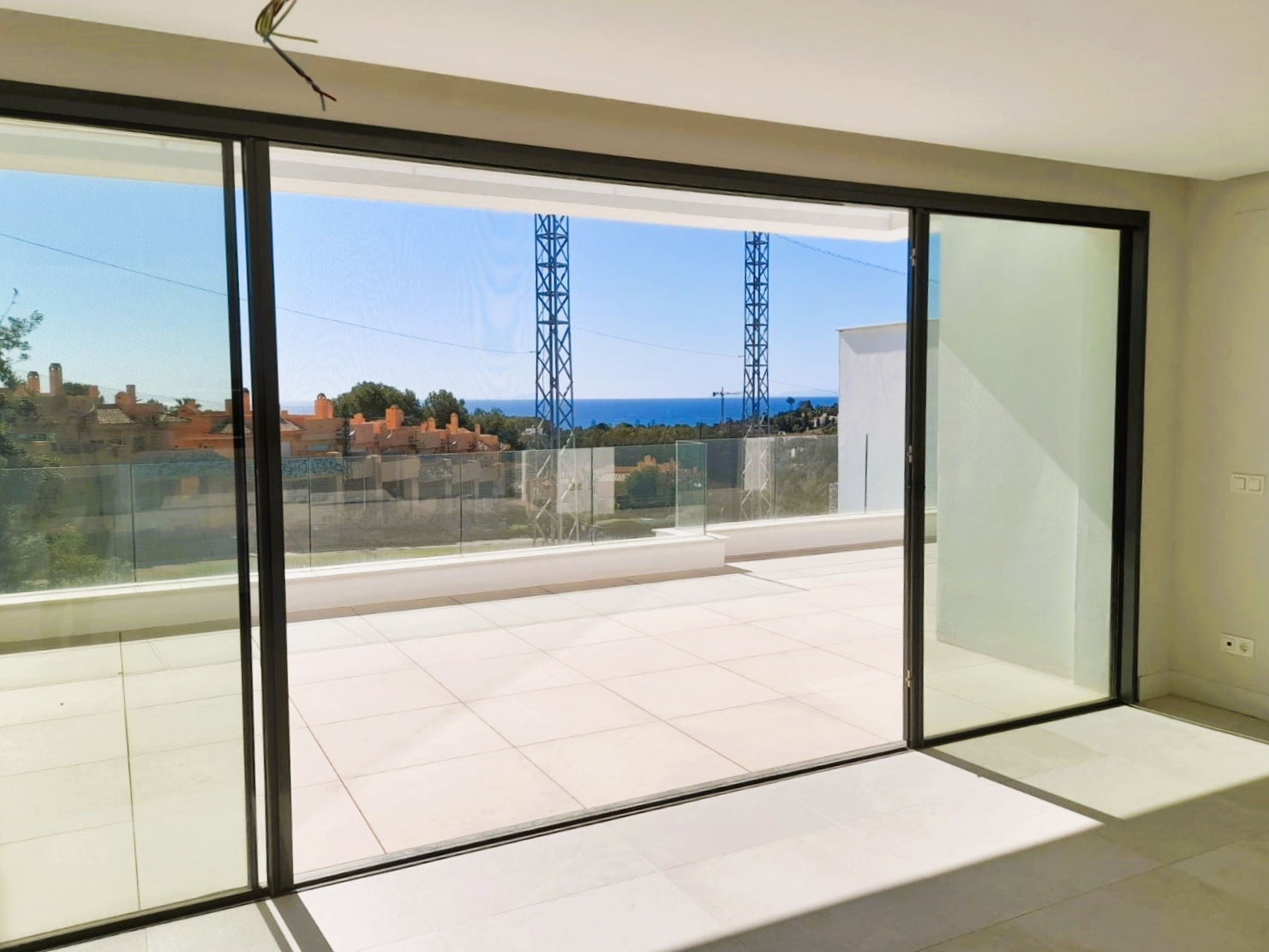 Three bedroom penthouse with sea views