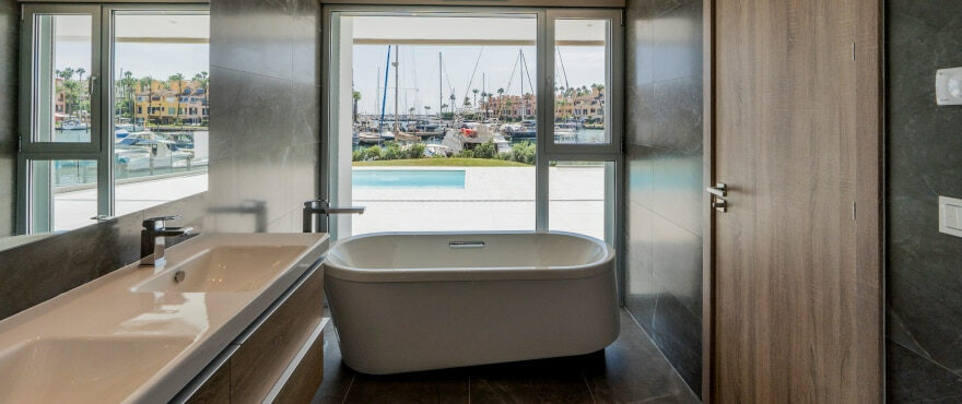 Last house ready to live with views of the Marina of Sotogrande