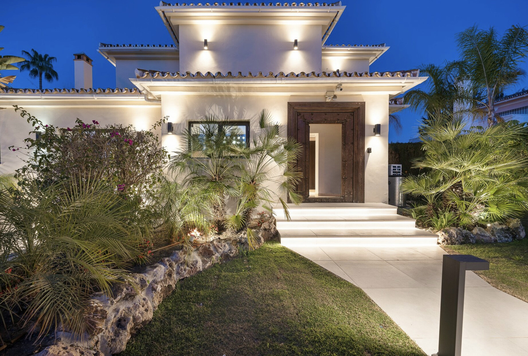 Villa til salg i Las Brisas (Marbella)