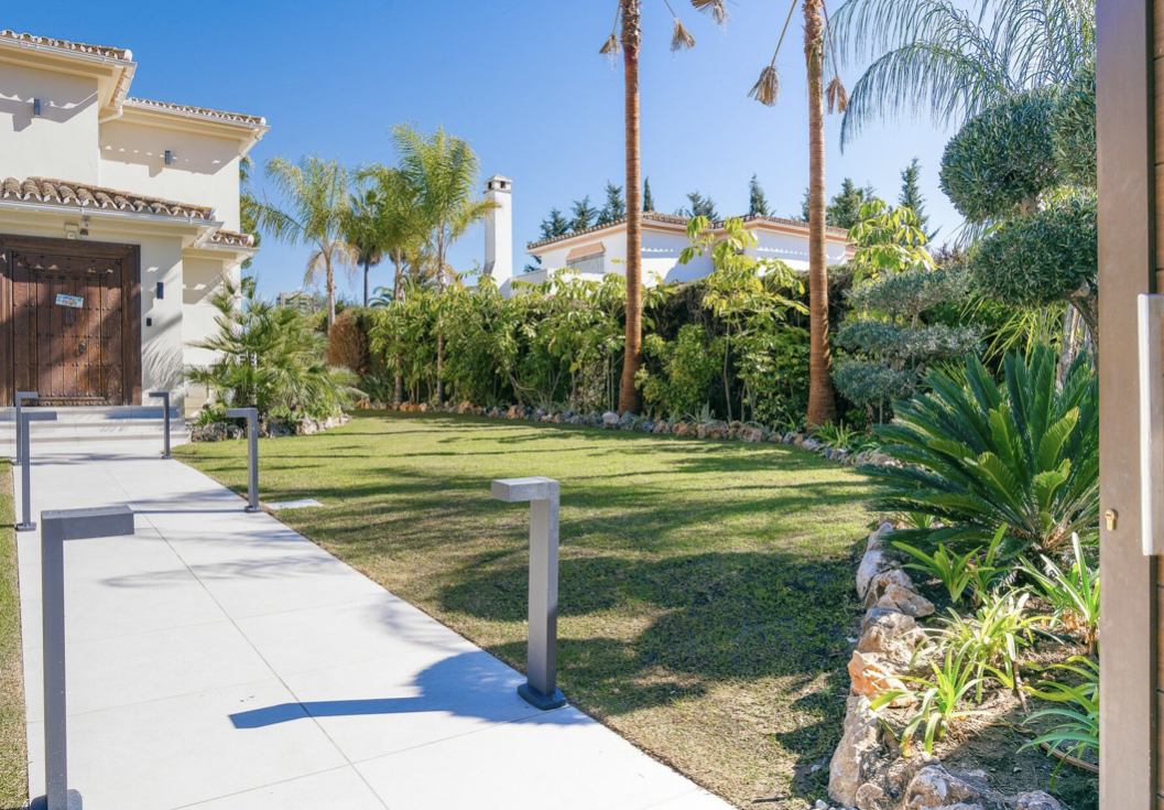 Villa til salg i Las Brisas (Marbella)