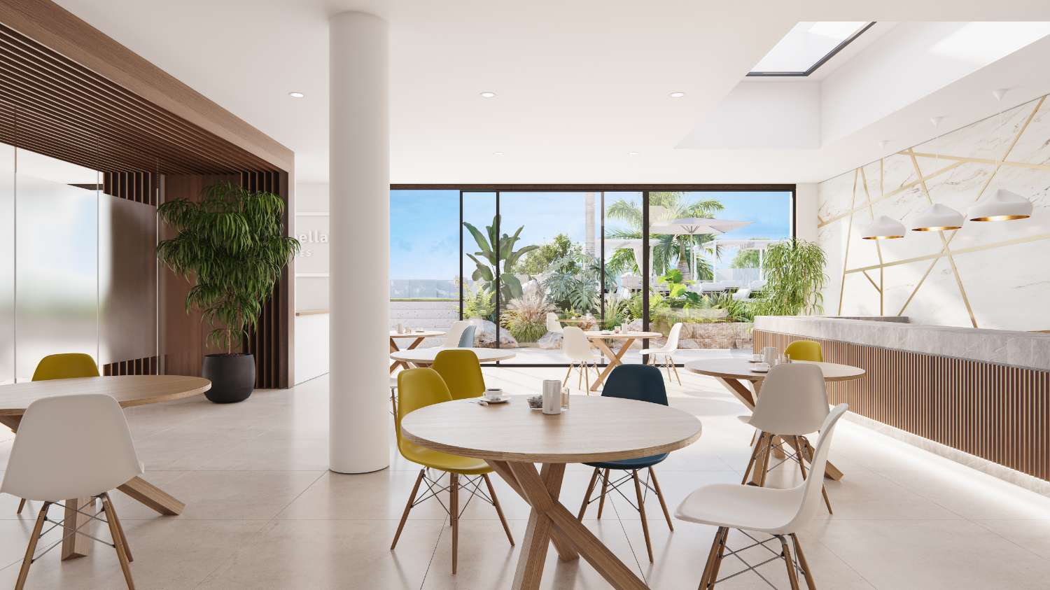 Rymlig lägenhet med privat trädgård i lyxig urbanisering i resort i Marbella, på första raden på golfbanan