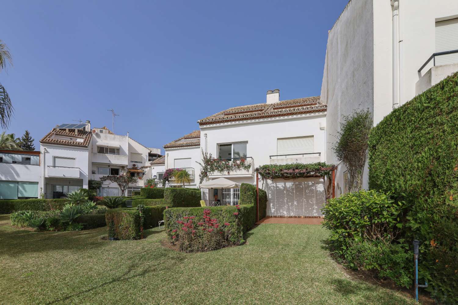 Townhouse on the beachfront in Estepona