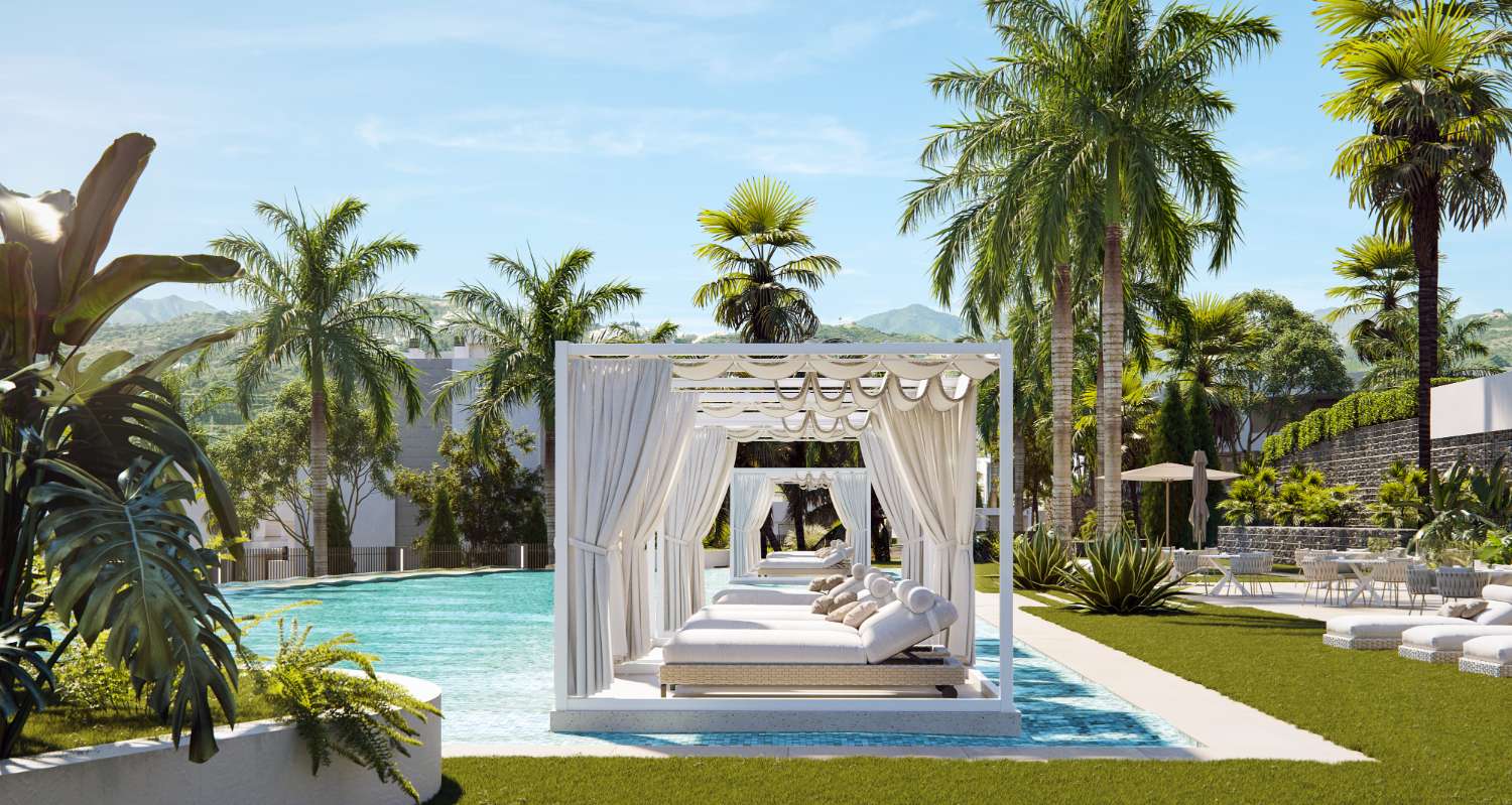 Ruim en exclusief appartement met vier slaapkamers met eigen tuin van 221 m2 in Resort in Marbella, op de eerste lijn van de golfbaan