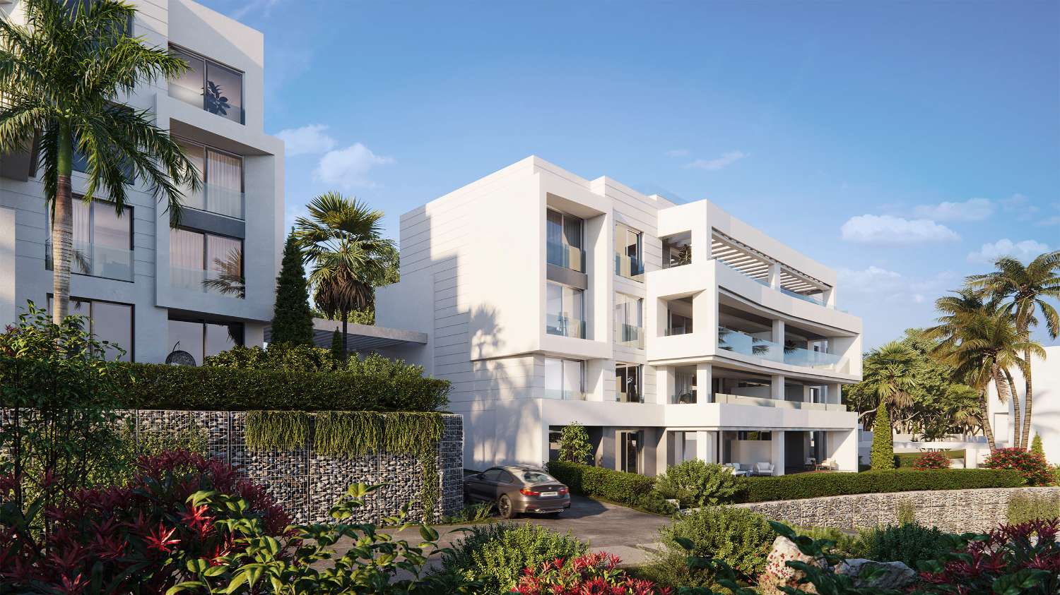 Amplio y exclusivo piso de cuatro dormitorios con jardín privado de 221 m2 en Resort en Marbella, en primera línea de campo de golf
