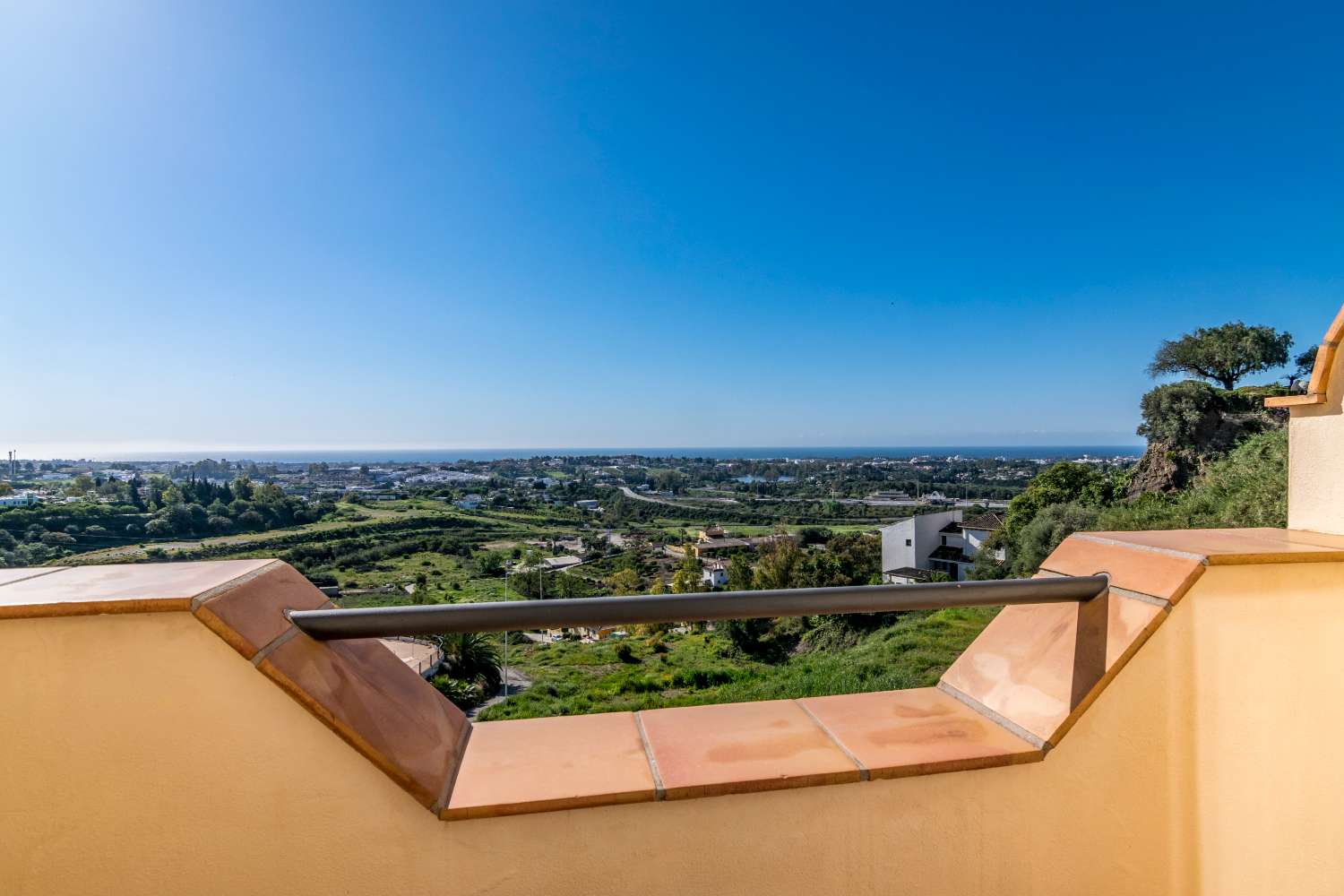 Bellissimo attico duplex a Benahavís esposto a sud con vista mozzafiato sul Mediterraneo