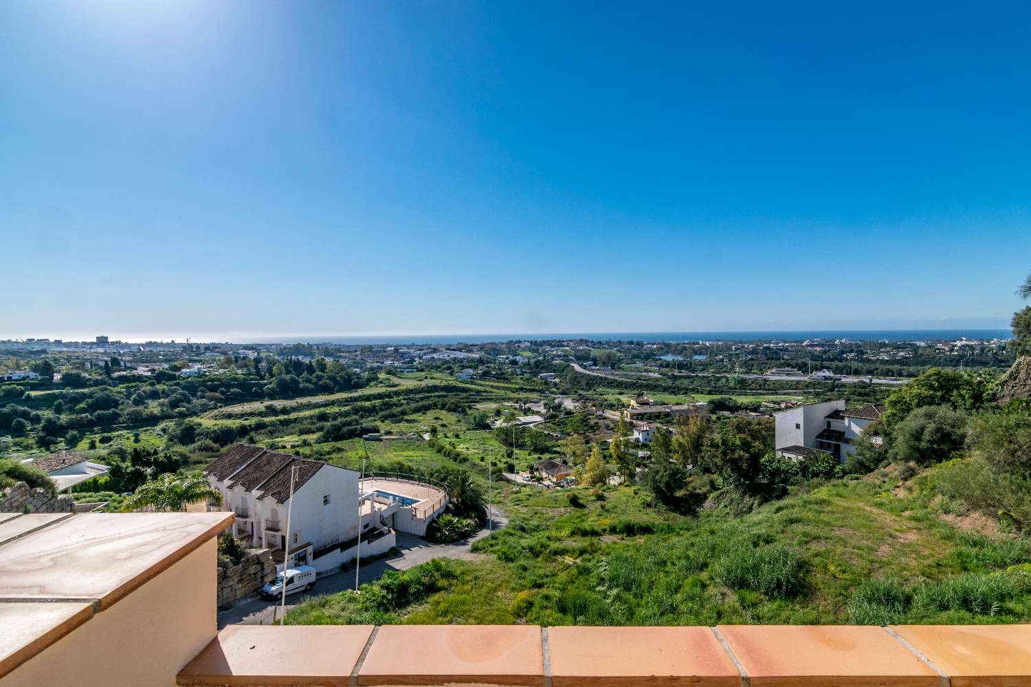 Vakker duplex penthouse i Benahavís vendt sørover med fantastisk utsikt over Middelhavet