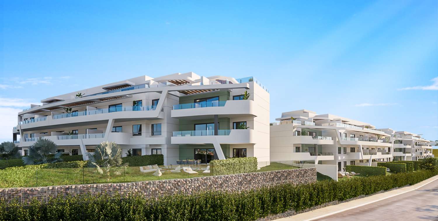 Nybyggnation i Mijas stora terrasser med utsikt över havet