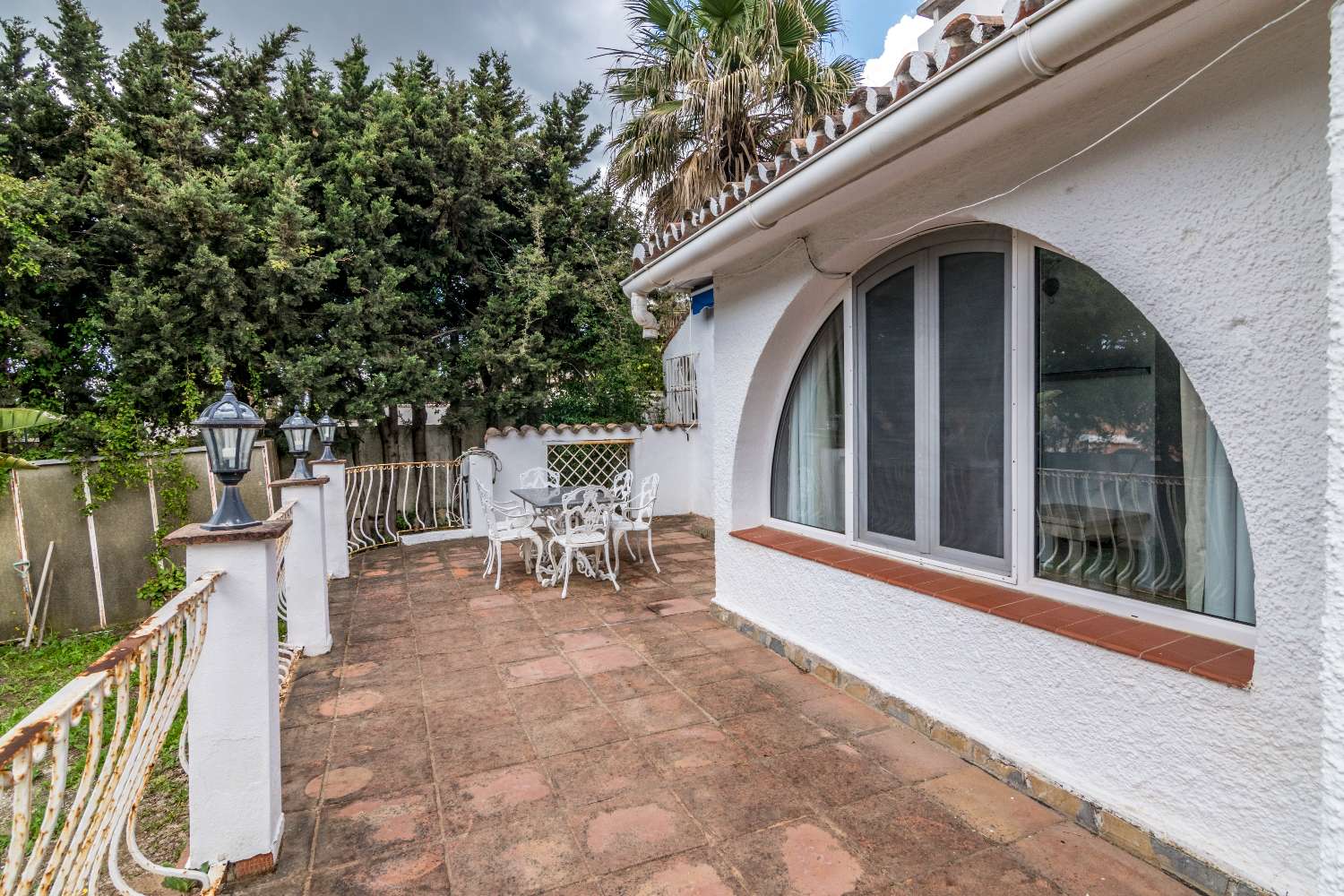 Opportunité villa à côté de la plage à Estepona