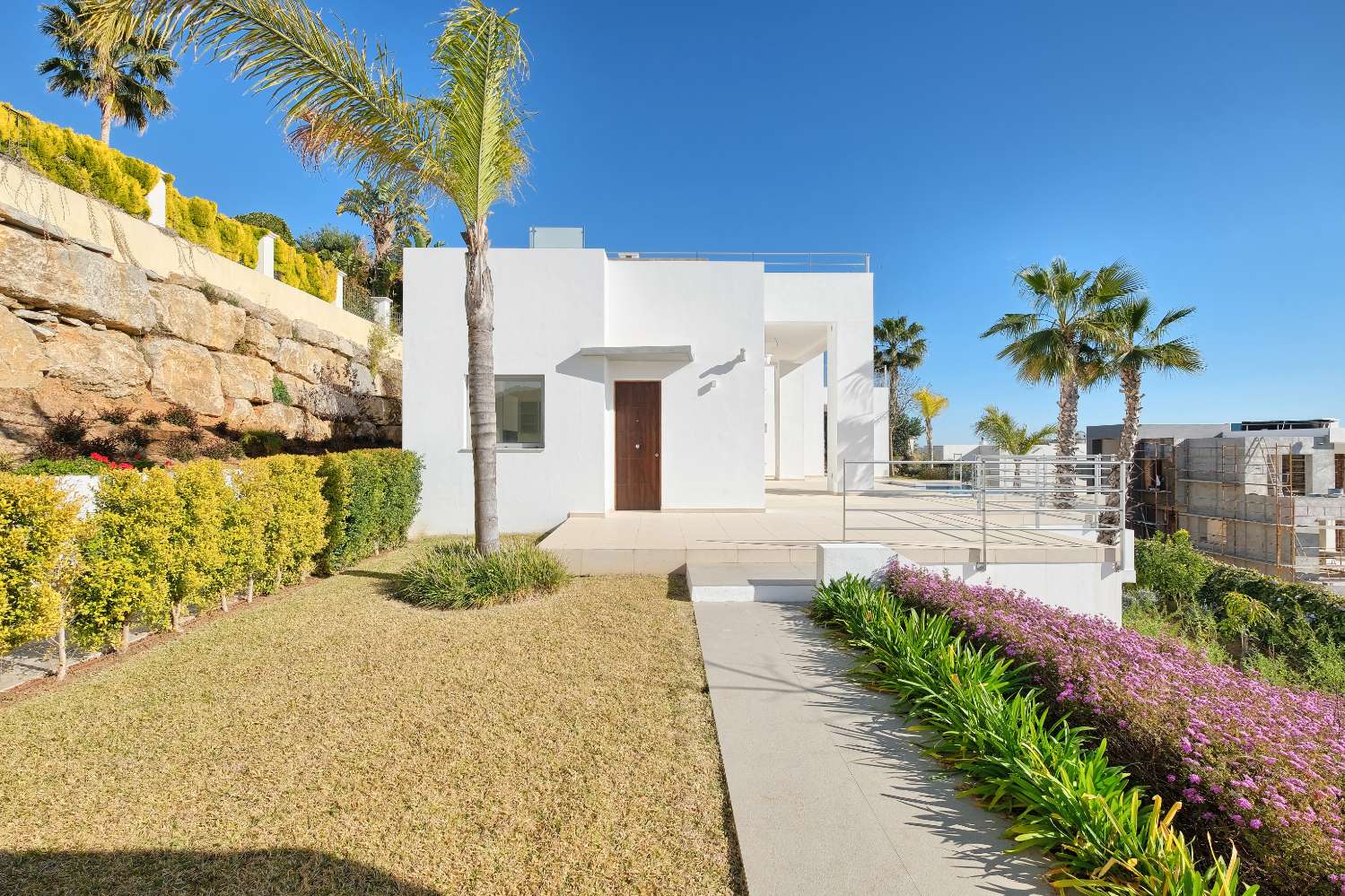 Vakker splitter ny villa med havutsikt 10 mniutos fra stranden