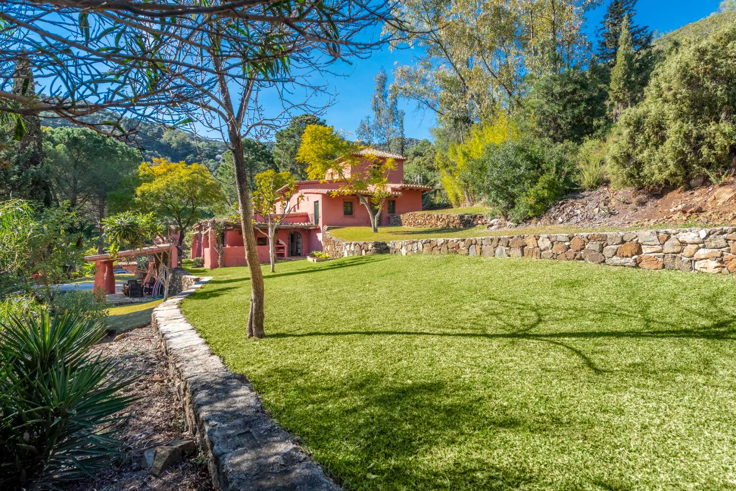 Beautiful villa and finca in Benahavis with 17000 square meters plot