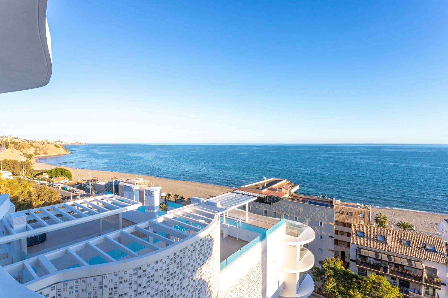 Slaapkamer penthouse met uitzicht op de zee in Carvajal strand