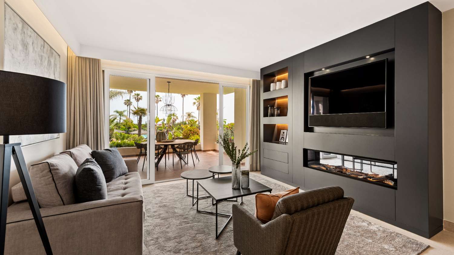 Wohnung direkt am Strand, Südlage, Meerblick im Erdgeschoss mit 4 Schlafzimmern komplett renoviert in Bahía del Velerin.