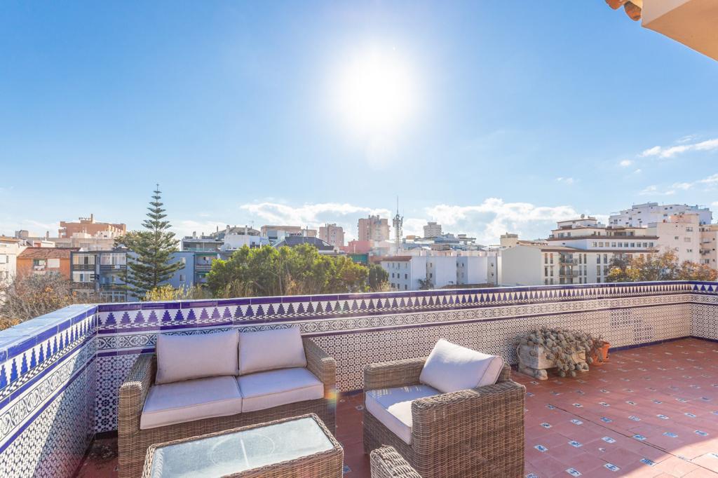 LUXURY PENTHOUSE IN THE BEST AREA OF THE CENTER OF FUENGIROLA.