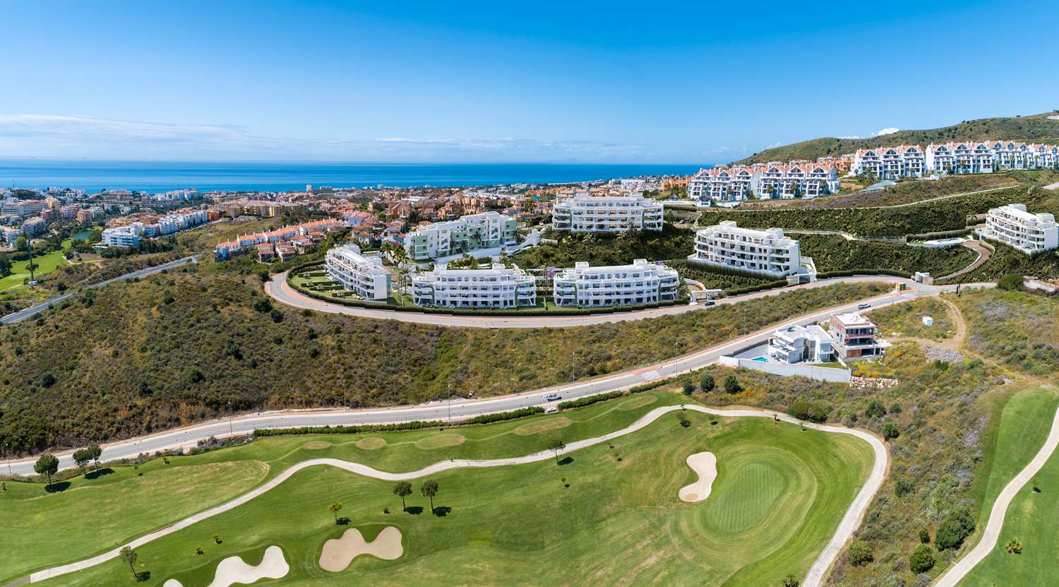 Obra nueva en Mijas grandes terrazas vistas del Mar con jardín privado