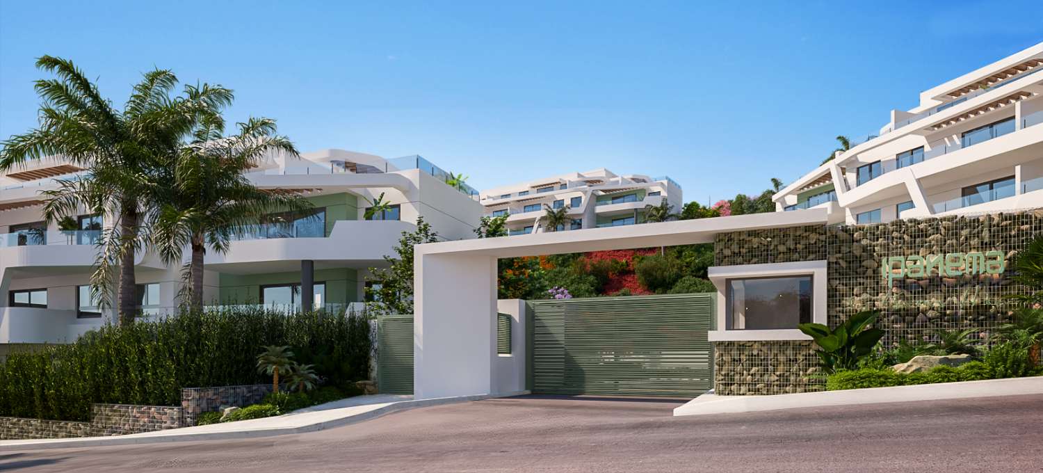 Nybygg i Mijas store terrasser med utsikt over havet med privat hage