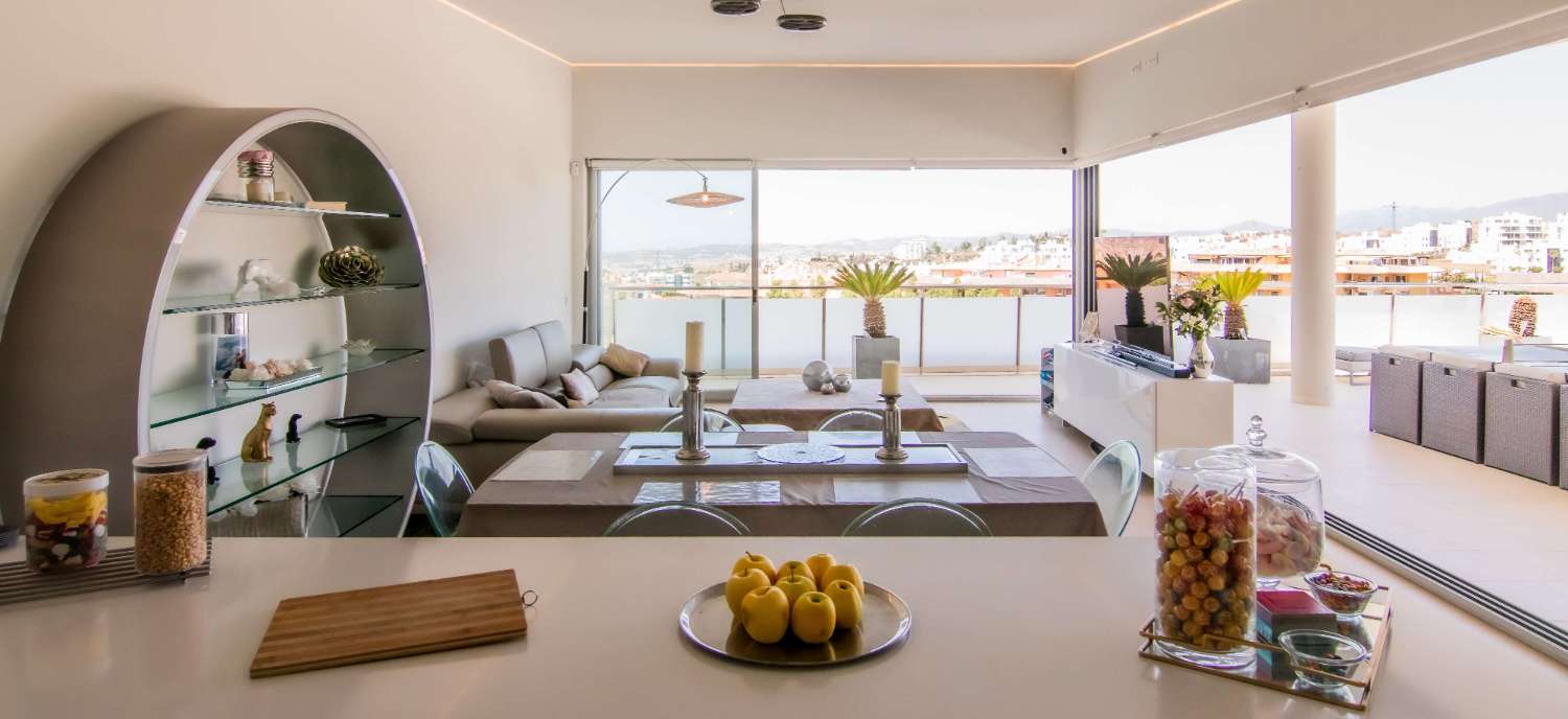 Ático de lujo de 3 dormitorios con vistas al mar y terraza de 172m2