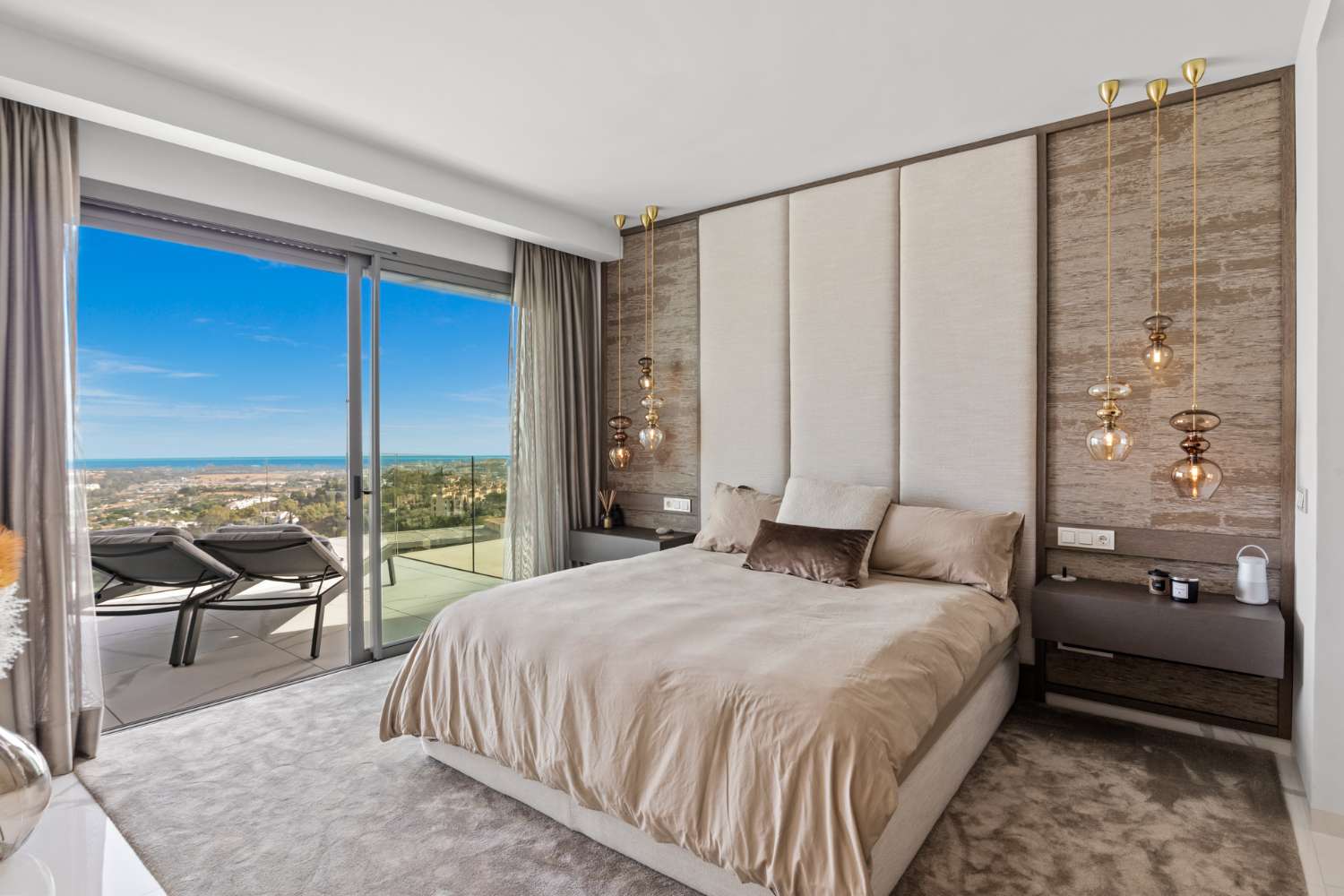 Vacker lägenhet med tre sovrum, med panoramautsikt över havet