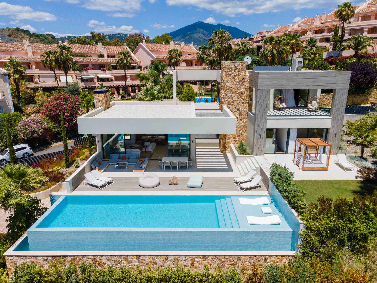 Vakker villa i Nueva Andalucia med havutsikt