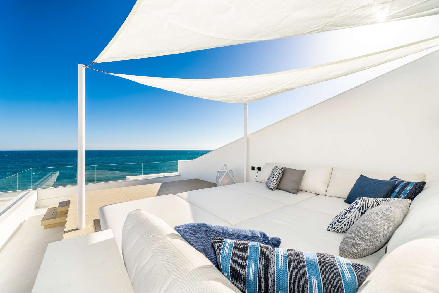 FRONTLINE BEACH PENTHOUSE MED PRIVAT HAGE