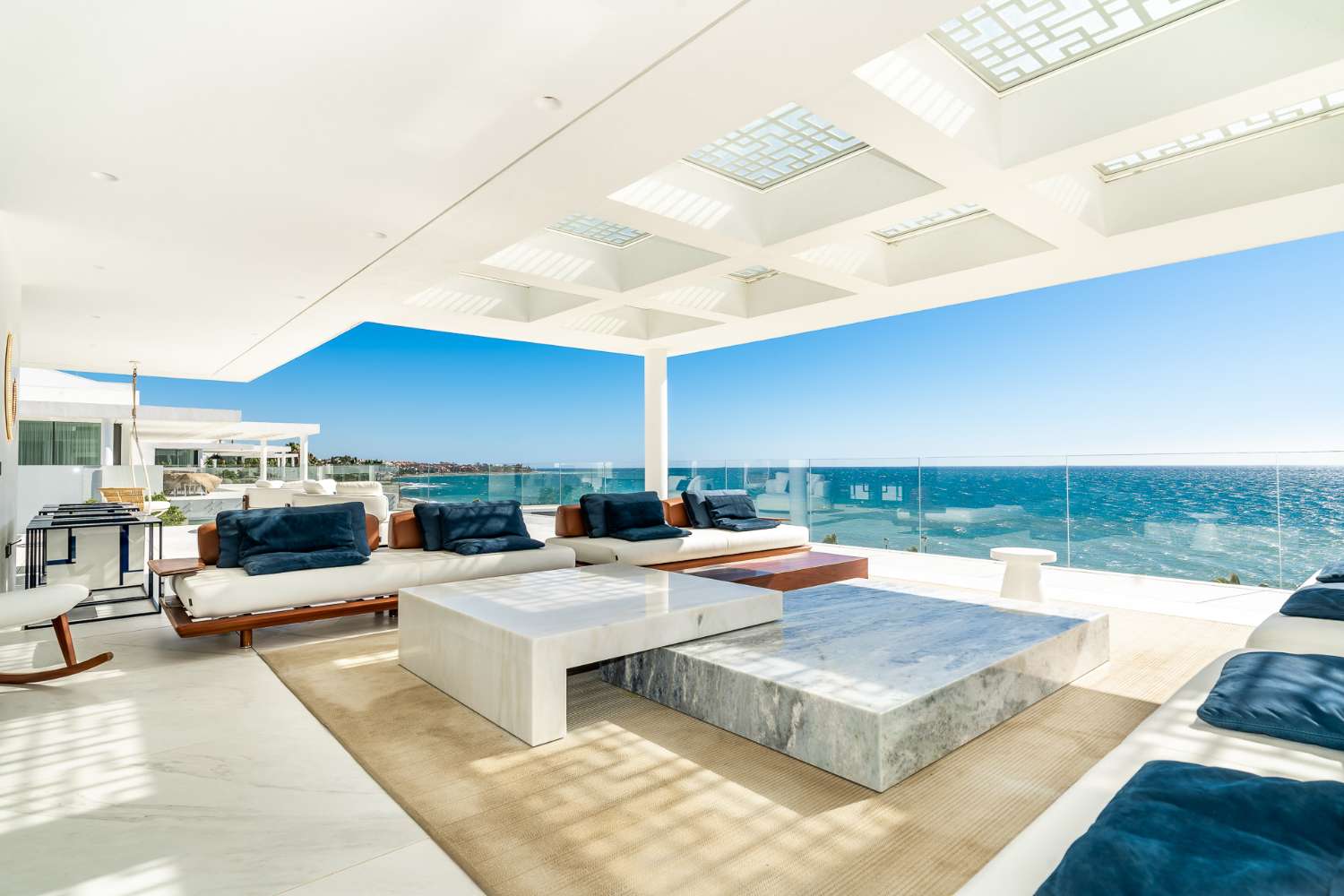 FRONTLINE BEACH PENTHOUSE WITH PRIVATE GARDEN