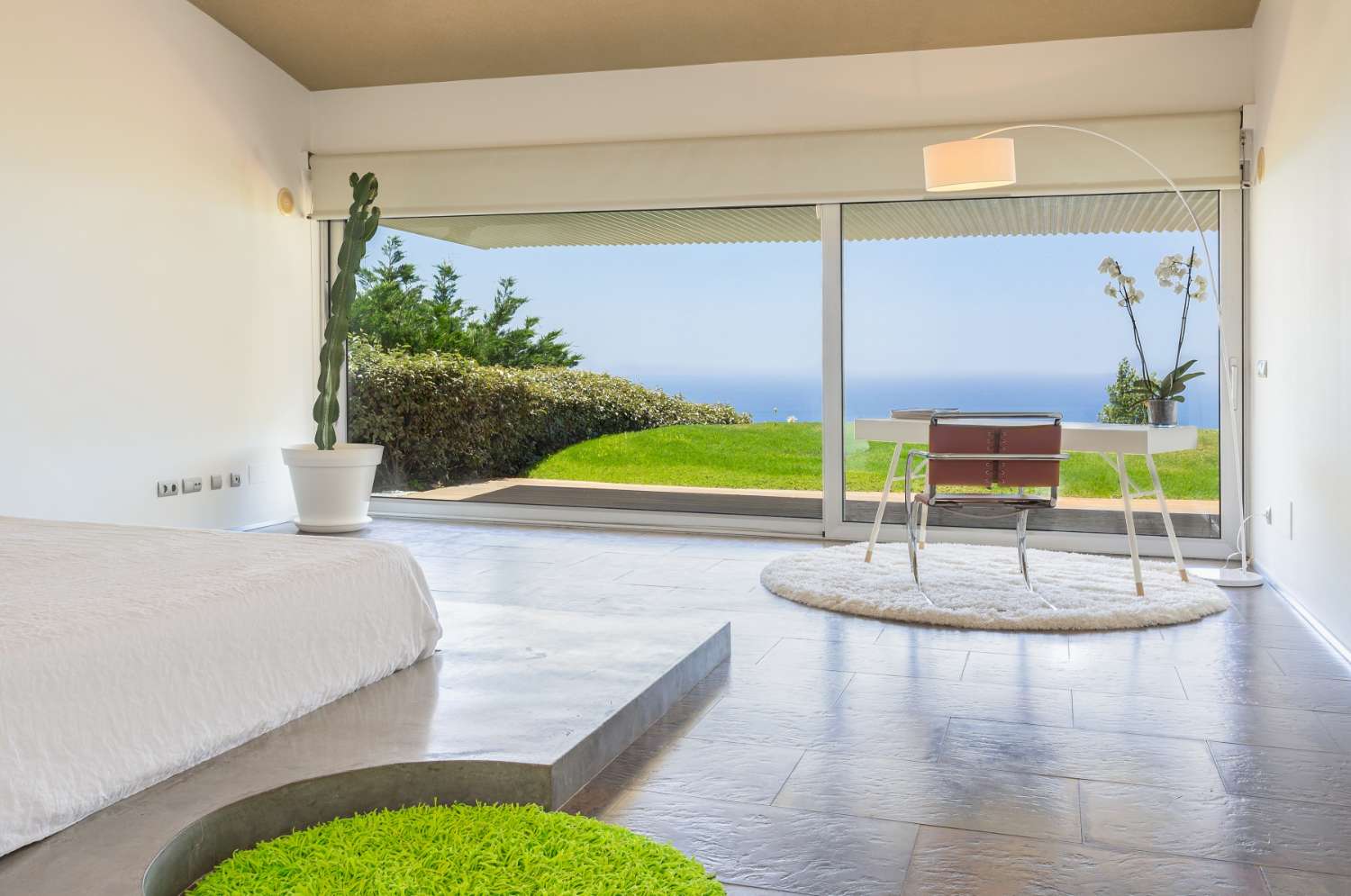 Villa independiente de estilo vanguardista con espectaculares vistas del mar