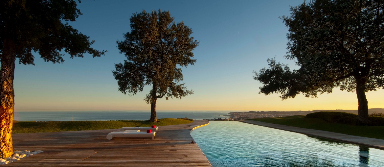 Villa independiente de estilo vanguardista con espectaculares vistas del mar
